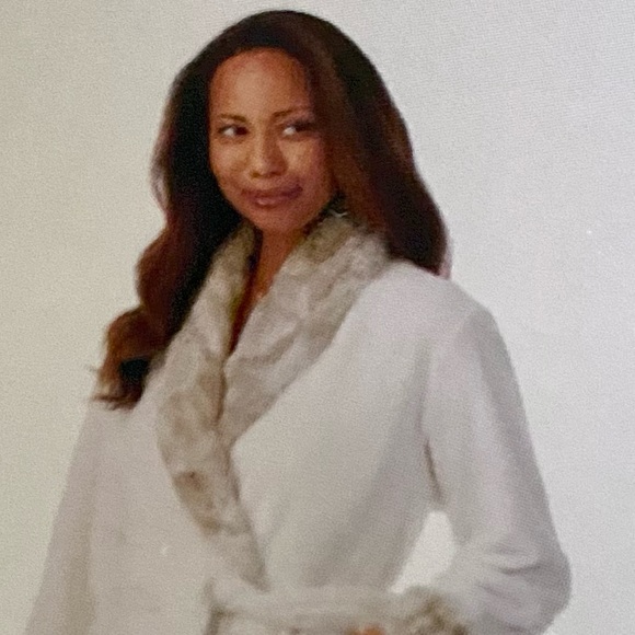 Nwt Ivory long plush robe large - Picture 2 of 3